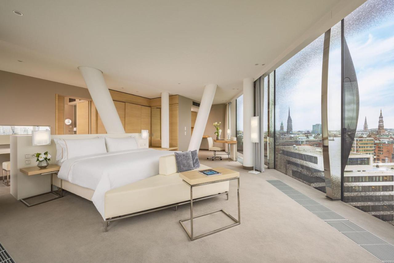 Junior Horizon King Suite with City View