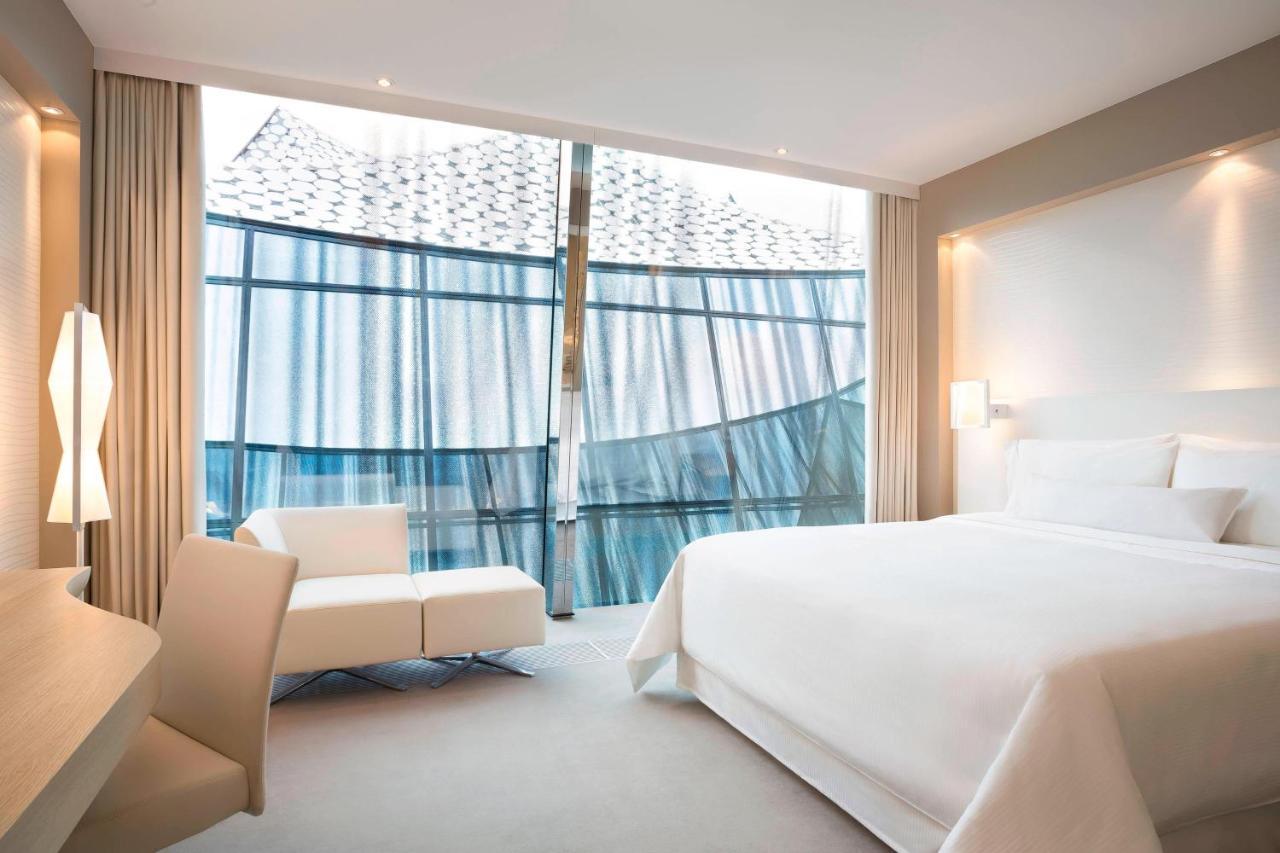 Classic Elbphilharmonie Guest room 1 King Atrium view,1646366863:JPEG